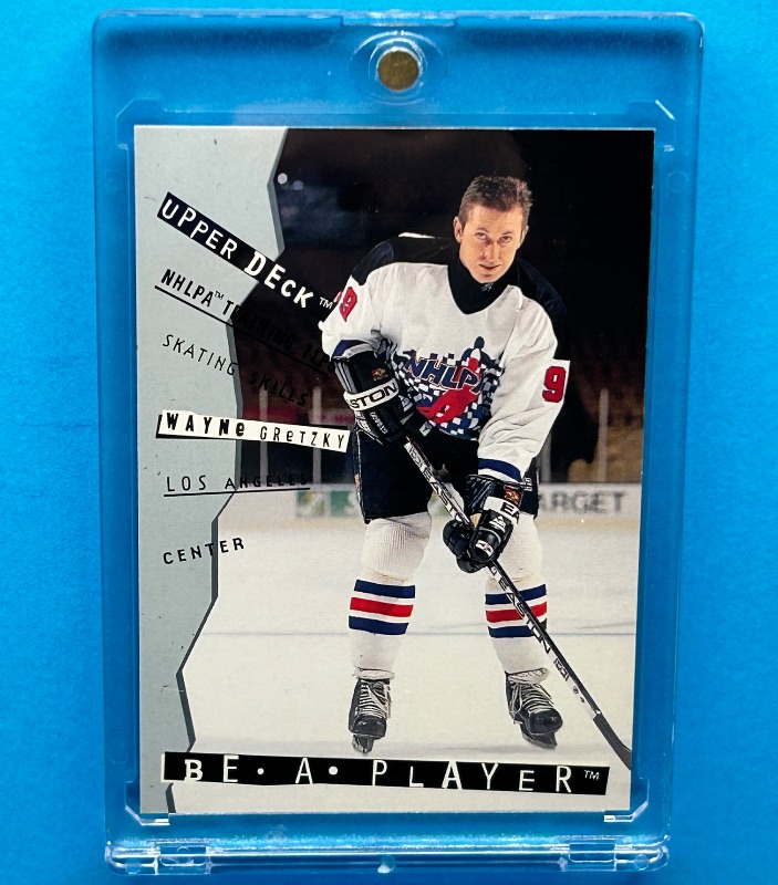 Photo 1 of 025998…  Wayne Gretzky card R99 in hard plastic case