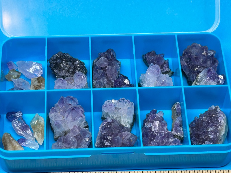 Photo 1 of 026015…2 small cases of small amethyst crystal chunks