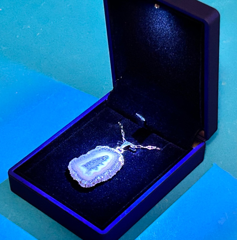 Photo 1 of 026051…amethyst stalactite on adjustable 18-20” chain in lighted gift box 