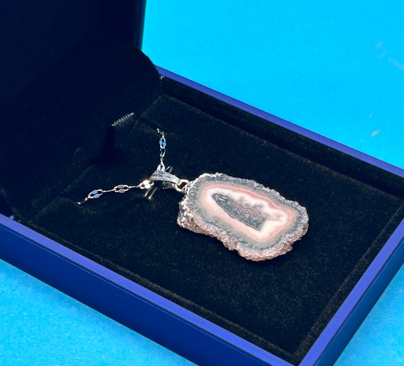 Photo 1 of 026051…amethyst stalactite on adjustable 18-20” chain in lighted gift box 