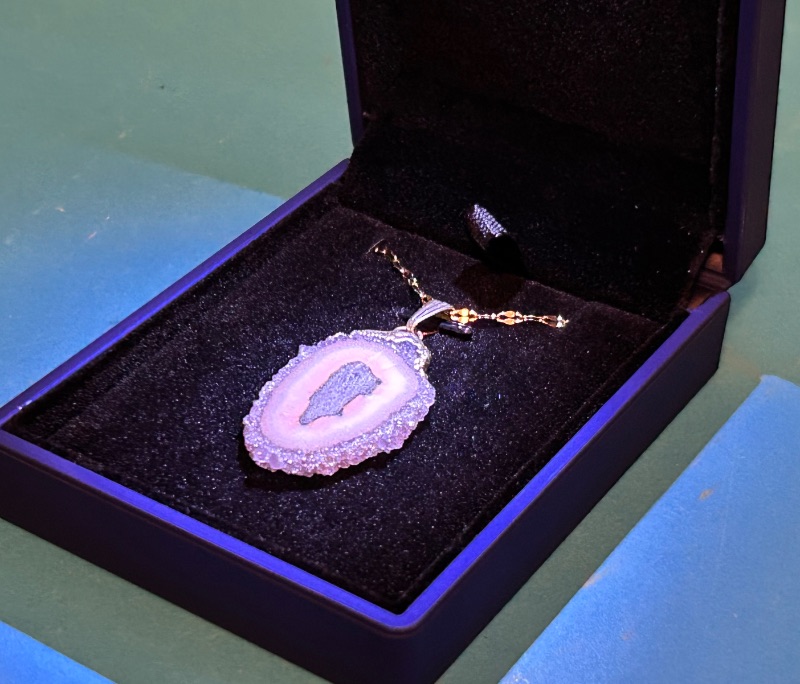 Photo 1 of 026053… amethyst stalactite on adjustable 18-20” chain in lighted gift box 