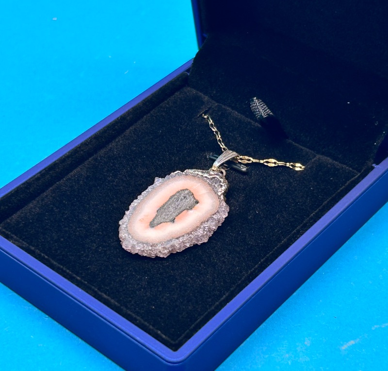 Photo 1 of 026053… amethyst stalactite on adjustable 18-20” chain in lighted gift box 