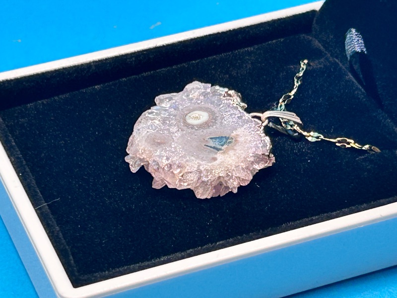 Photo 1 of 026054… amethyst stalactite on adjustable 18-20” chain in lighted gift box 