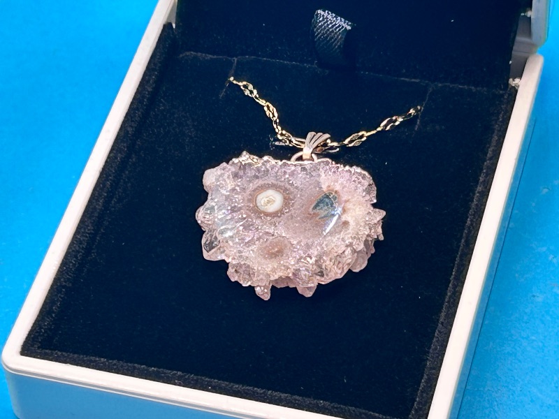Photo 1 of 026054… amethyst stalactite on adjustable 18-20” chain in lighted gift box 