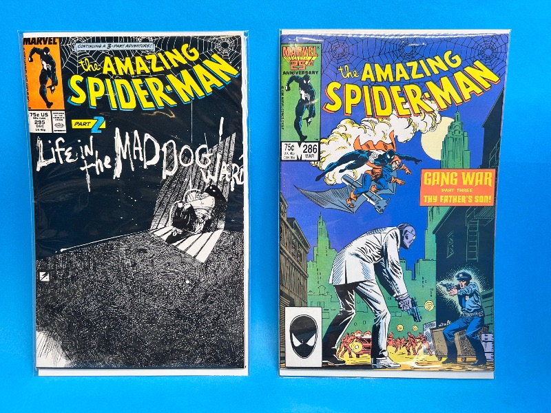 Photo 1 of 026117… 2 vintage Spider-Man comics in plastic sleeves 
