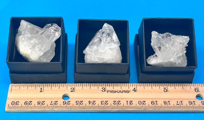 Photo 1 of 026147…3 crystals in small gift boxes