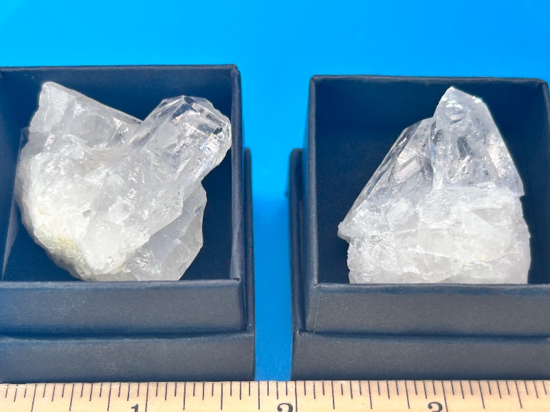 Photo 1 of 026147…3 crystals in small gift boxes