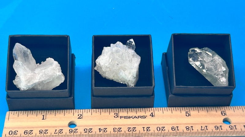 Photo 1 of 026148… 3 crystals in small gift boxes