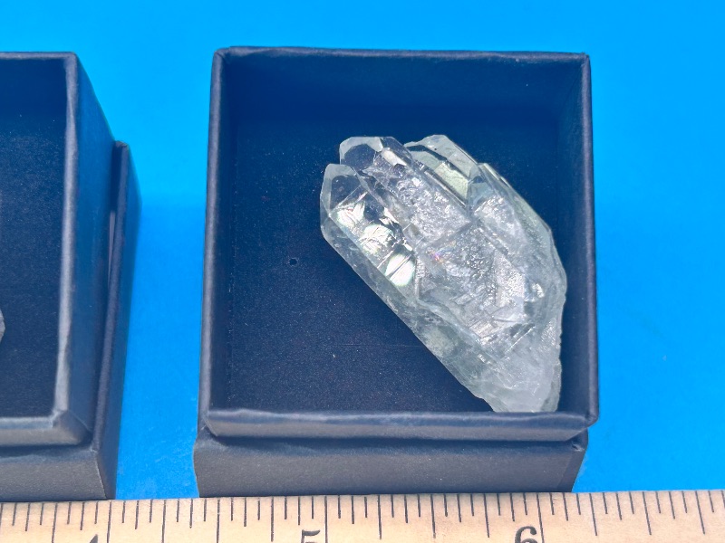 Photo 1 of 026148… 3 crystals in small gift boxes