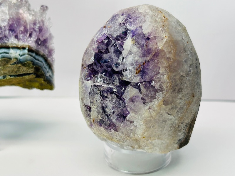 Photo 1 of 026186…3 amethyst rocks  on stands