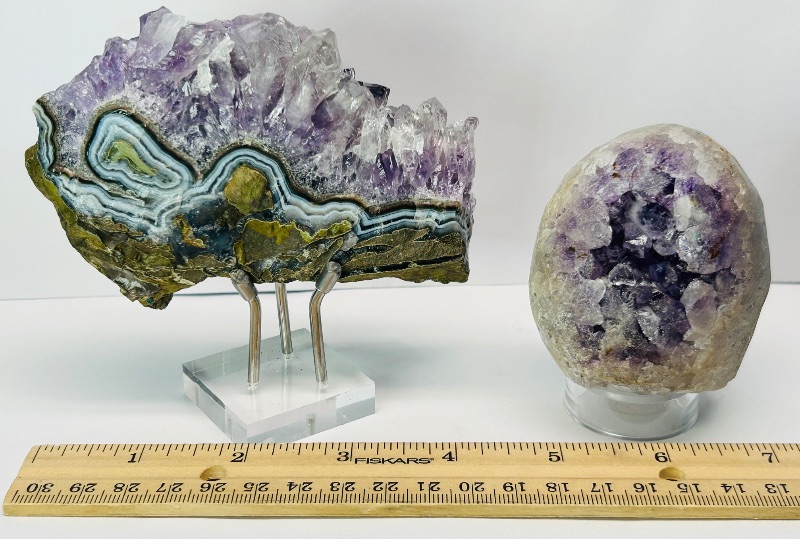 Photo 1 of 026186…3 amethyst rocks  on stands