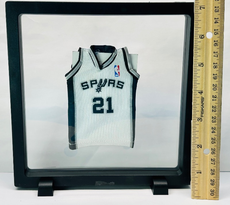 Photo 1 of 026196…Upper Deck Tim Duncan Spurs MINI jersey in 7” display 