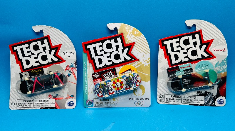 Photo 1 of 026251… 3 Tech Deck fingerboards 