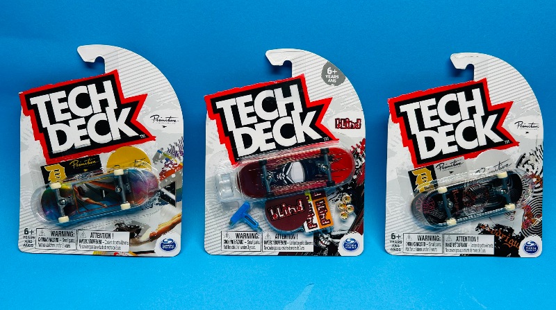 Photo 1 of 026348… 3 Tech Deck fingerboards 