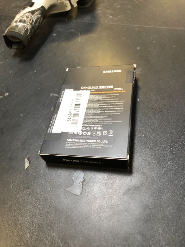 Photo 1 of Samsung 980 SSD 1TB PCle 3.0x4, NVMe M.2 2280, Internal Solid State Drive, Storage for PC, Laptops, Gaming and More, HMB Technology, Intelligent Turbowrite, Speeds of up-to 3,500MB/s, MZ-V8V1T0B/AM