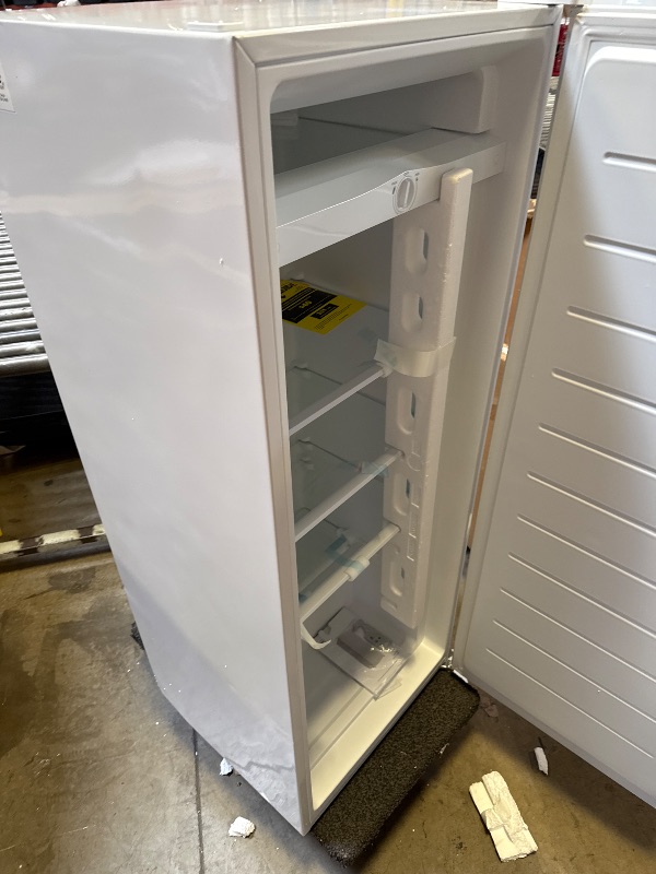 Photo 1 of Koolatron Upright Deep freezer - 4 x fixed grid shelves, Garage Ready, Meat Storage, Manual Defrost, Space Saving, Congelador For Home, Apartment, Basement, Dorm, Room, 7.0 Cubic Feet Capacity White