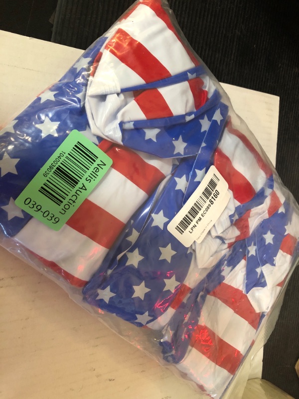 Photo 1 of Whaline 12 Pieces 4th of July Inflatable Beach Ball Patriotic Stars Stripes Party Favor Gift Red Blue White USA Pool Floating Balloon for Independence Day Summer Water Sand Game Supplies, 7.9 Inch