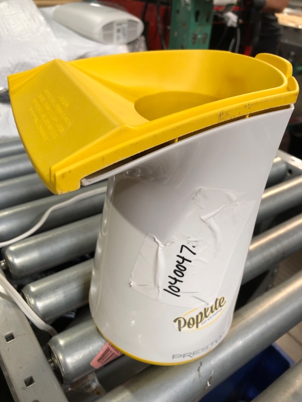 Photo 1 of (missing top) Presto 04820 Poplite Hot Air Popcorn Popper - Built-In Measuring Cup + Melts Butter, Easy to Clean
