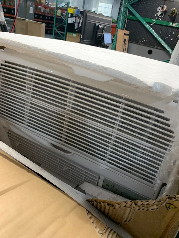 Photo 1 of ***MAJOR DAMAGE, PARTS ONLY***

Keystone 12,000 BTU Through the Wall Air Conditioner and Dehumidifier, 230V, Quiet Through the Wall AC Unit for Medium Sized Rooms up to 550 Sq.Ft., Perfect for Bedroom, Bathroom, Nursery, with Remote