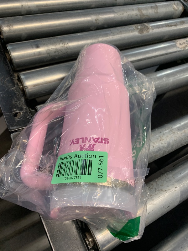 Photo 1 of (MISSING STRAW) Stanley Quencher H2.0 Tumbler with Handle and Straw 30 oz | Flowstate 3-Position Lid | Cup Holder Compatible for Travel | Insulated Stainless Steel Cup | BPA-Free | Cherry Blossom