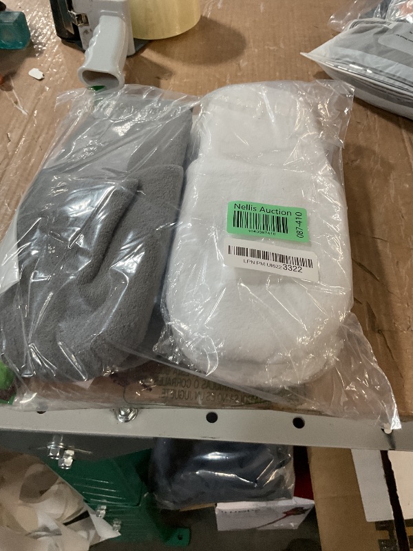 Photo 1 of 2 Pairs Disposable Slippers with Travel Bags, Large Guest Slippers House Hotel Slippers for Shoeless Home Luxury Spa Indoor Slippers for Men Pantuflas Desechables Para Invitados Washable White Gray