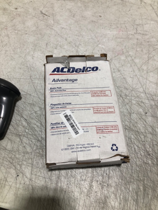 Photo 2 of ACDelco Silver 14D1367CH Ceramic Front Disc Brake Pad Set with Hardware