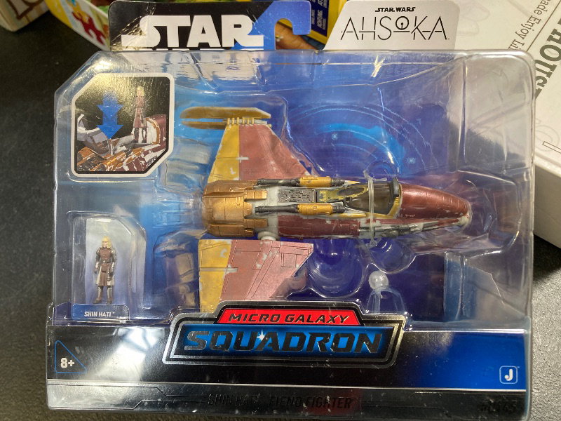 Photo 1 of STAR WARS Micro Galaxy Squadron Fiend Fighter - 5-Inch Vehicle with 1-Inch Micro Figure Accessory