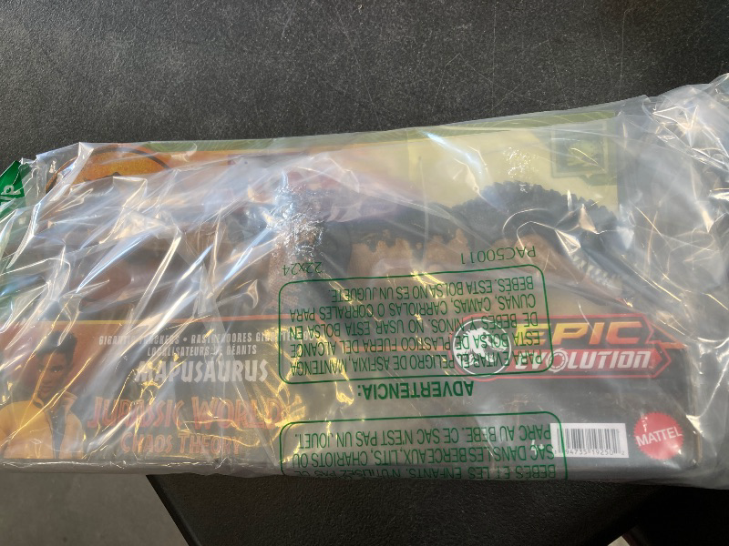 Photo 2 of Jurassic World Mapusaurus Gigantic Trackers Figure