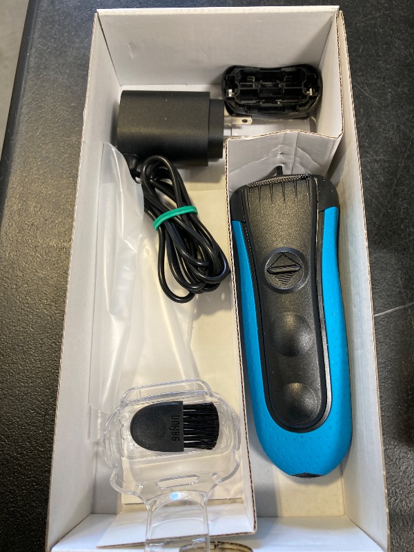 Photo 1 of BRAUN 3040S SHAVER,MEN'S,WET/DRY,3X
