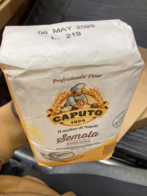 Photo 1 of Antimo Caputo Semola Di Grano Duro Rimacinata Semolina Flour 2.2LB (1kg), Bag - All Natural Dough for Fresh Pasta - 10 Bags of 2.2 Pound