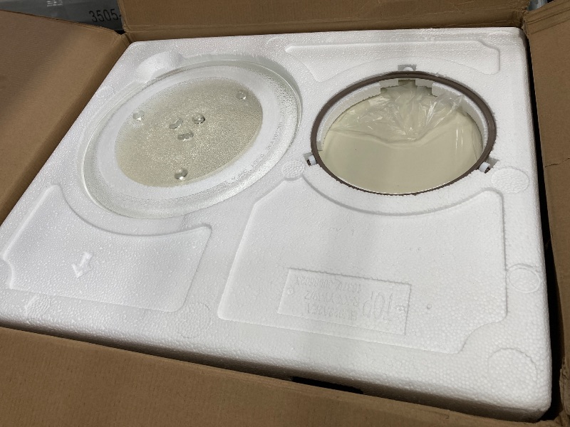 Photo 1 of 1040219748Comfee' Retro Microwave with LED digital display, 0.9 Cu. ft, 900W, Apricot, CM-M092AAT
