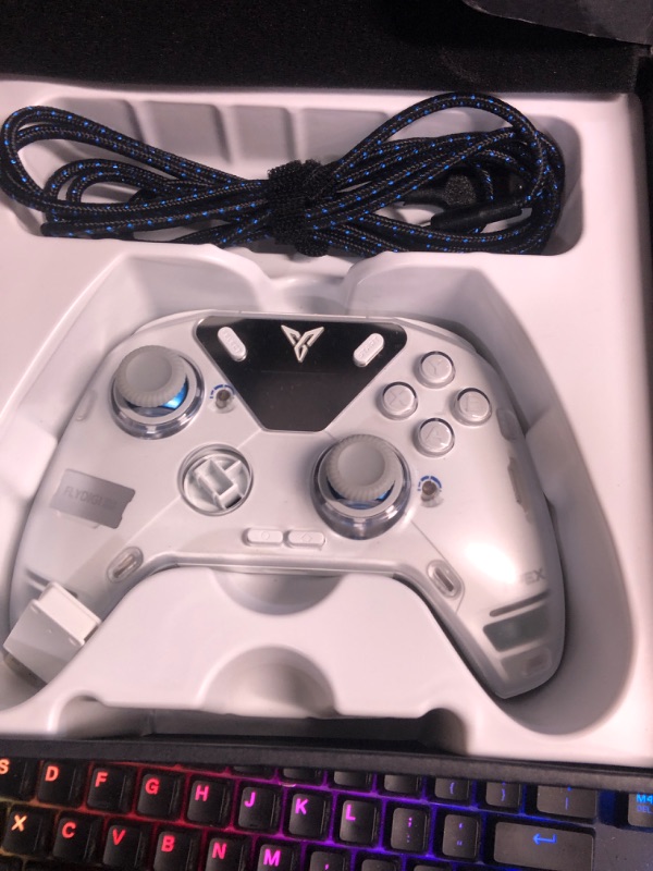 Photo 1 of ***(MAJOR DAMAGE/ SEE NOTES)***
FLYDIGI APEX 4 Wireless PC Controller Force Feedback Trigger Force-Adjustable Alloy Joysitck Full-Color LCD Display 1500mAh 1000hz Report Rate Stereo Vibration PC/NS/TV/Android/Laptop