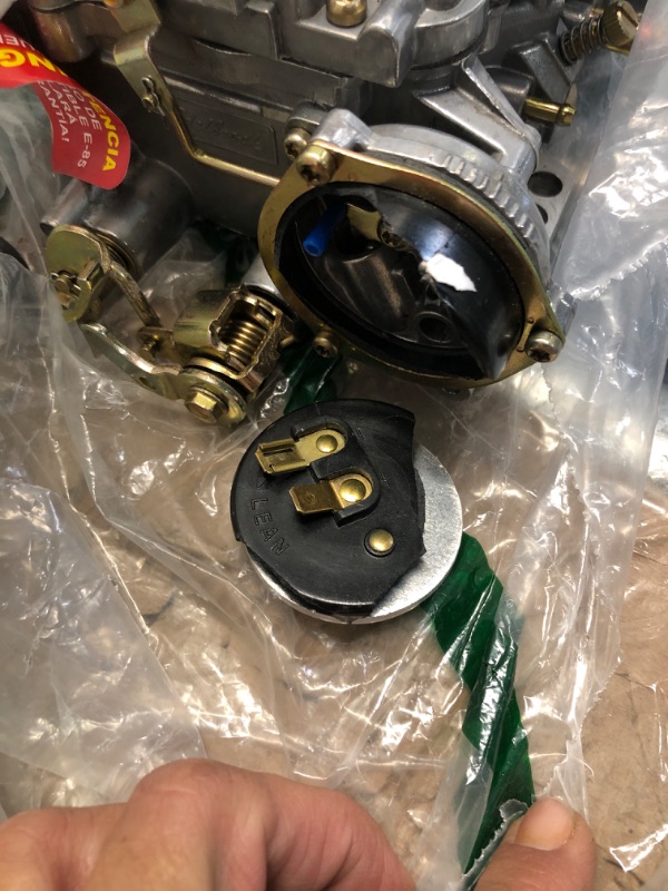 Photo 1 of **MAJOR DAMAGE SEE PHOTO**PARTS ONLY**
Edelbrock 9906 Performer 600 CFM Vacuum Secondary Electric Choke Remanufactured Carburetor (Renewed)