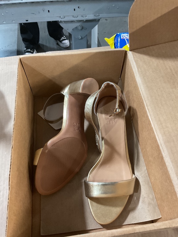 Photo 1 of (Used)Easy Street Women's Emerin Pump, Bone Pearlized, 7.5 Narrow