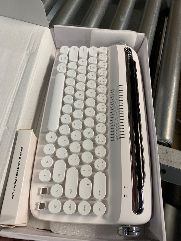 Photo 1 of ***(MISSING KEYS)***
YUNZII Upgraded Wireless Typewriter Keyboard, Retro Aesthetic with Integrated Stand,Cute Round Keycaps, USB-C/Bluetooth Connection for Table, Phone, PC and Win/Mac/Android (B307, Snow White)