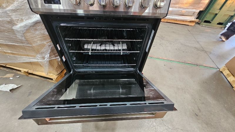 Photo 1 of ***SEE NOTES***
RANGAIRE RRG303TS 30" Gas Range, 5 Sealed Burners, 5.0 cu. Ft. Capacity, Freestanding Slide-in Convection Oven, Easy Reach Racks, Clock and Timer, Stainless Steel