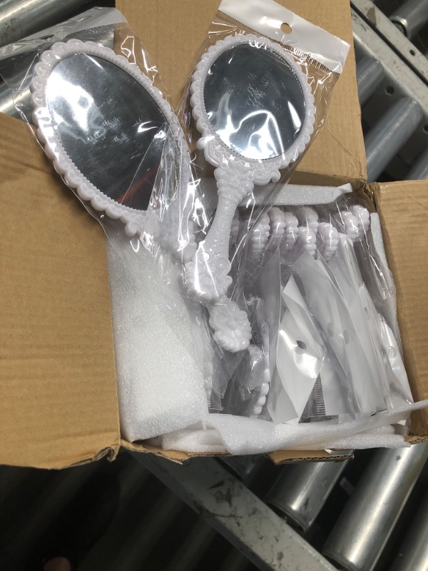 Photo 1 of 40 Pcs Vintage Handheld Mirror Retro Hand Held Mirror Vintage Hand Mirror Hand Mirrors with Handle Plastic Hand Held Mirrors for Kids Cute Compact Mirror for Girls (White)