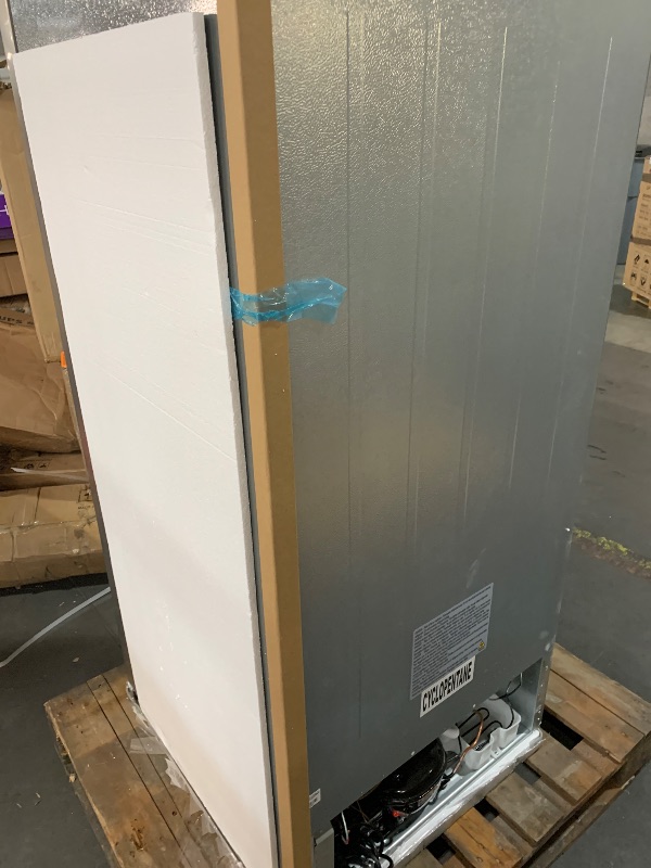Photo 1 of ***TRUCK/TRAILER PICKUP ONLY***STOCK PHOTO FOR REFERENCE ONLY**
(used) (minor damage) 14 cu. ft. Frost Free Upright Convertible Freezer/Refrigerator in Stainless Steel


