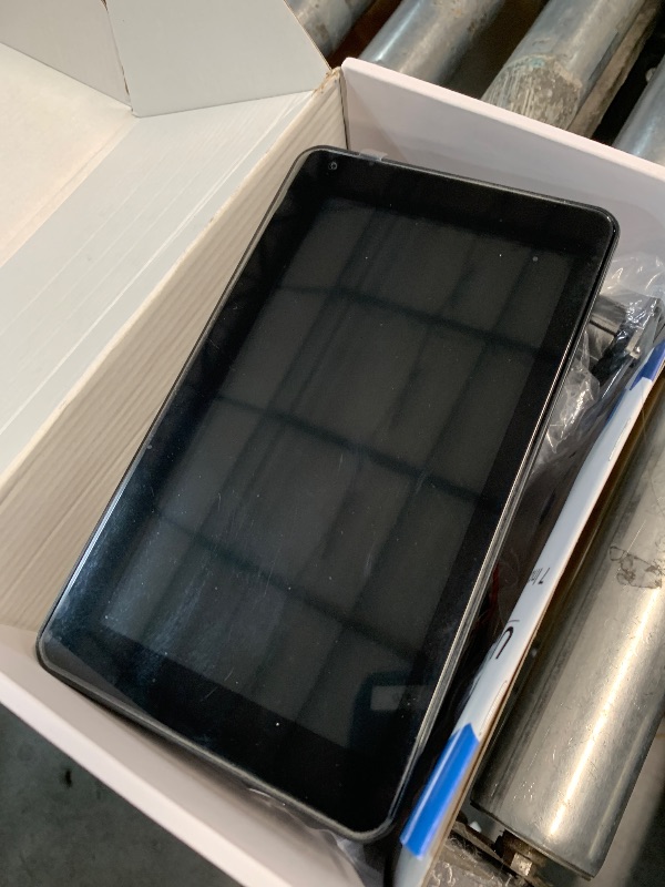 Photo 1 of ***(HEAVILY USED/ MINOR DAMAGES)***
for Apple Carplay Wireless Portable 7" Touchscreen Car Stereo Voice Control with Apple Car Play & Android Auto Car Audio Backup Camera Bluetooth GPS Navigation/Mirror Link Fits All Cars