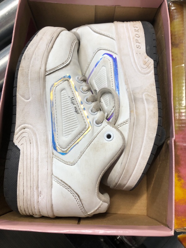 Photo 1 of (USED) Wooowyet Roller Skate Shoes with Wheels for Girls Kids Boys Fashion Retractable Wheeled Sneakers Zapatillas Zapatos Tenis Con Ruedas para Niñas White Little Kids Size 1
