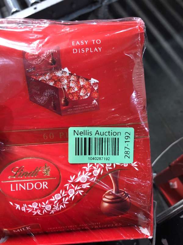 Photo 1 of (non-refundable)Lindt LINDOR Milk Chocolate Candy Truffles, Milk Chocolate with Smooth, Melting Truffle Center, 25.4 oz., 60 Count