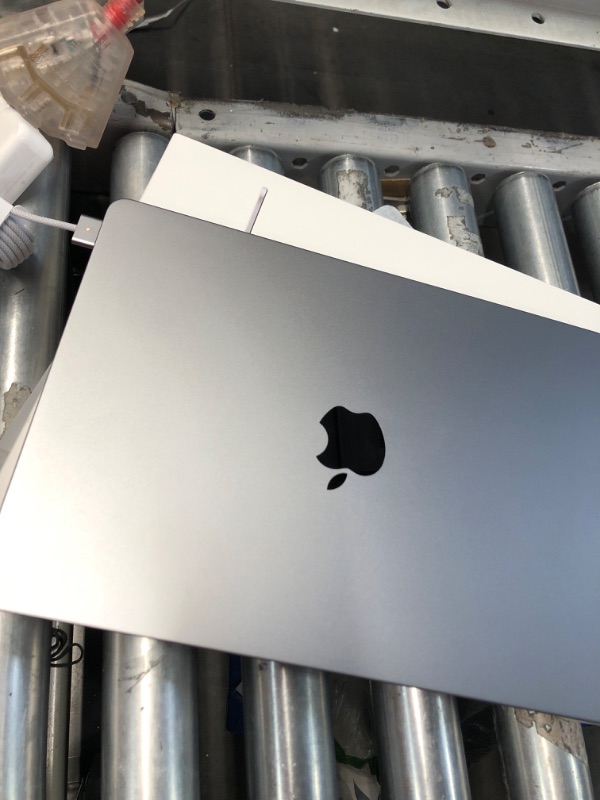 Photo 1 of (tested)(functional) Apple 2022 MacBook Air Laptop with M2 chip: Built for Apple Intelligence, 13.6-inch Liquid Retina Display, 16GB RAM, 256GB SSD Storage, Backlit Keyboard, 1080p FaceTime HD Camera; Space Gray