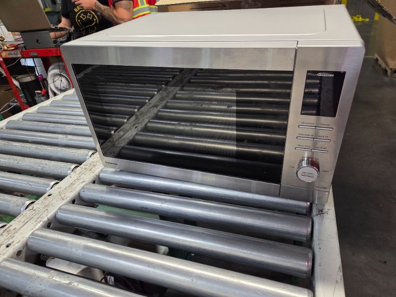 Photo 1 of ***USED - POWERS ON - UNABLE TO TEST FURTHER - SEE PICTURES***
Panasonic NN-SV79MS 1.4 cu.ft Smart Inverter Works with Alexa Countertop Microwave Oven 1200Watt Power with Genius Sensor Cooking, Stainless Steel