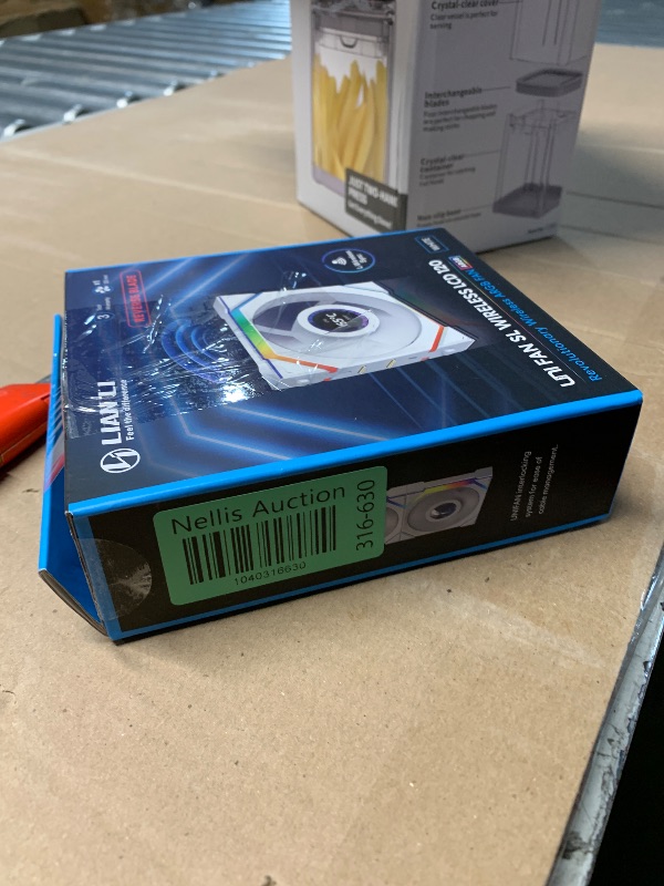 Photo 1 of *****Not a reverse blade fan, MISSING CONTROLLER*****Lian Li UNI Fan SL - LCD Wireless 120 (Reverse Blade) - ARGB Fan - 1.6" LCD Display - 2.4 GHz Wireless Signal for RGB & Fan Control - Controller NOT Included & Required - White (12RSLLCD1W1W)
