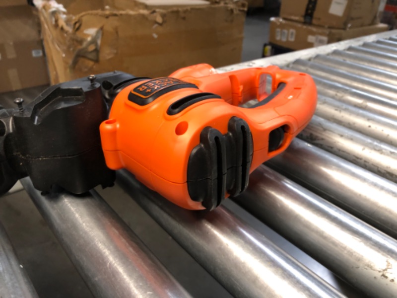Photo 1 of ***USED AND DIRTY - MISSING HANDLE - SEE PICTURES***
BLACK+DECKER 18-Inch Electric Hedge Trimmer (BEHT200)