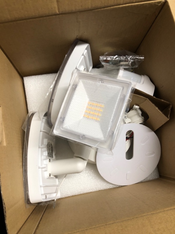 Photo 1 of ***(MISSING SOLAR PANEL)***
LEPOWER 1600LM LED Solar Security Lights Motion Outdoor, Solar Motion Sensor Light, 5500K White Light, IP65 Waterproof Outdoor Flood Solar Light with 3 Adjustable Head for Yard, Garage?White?
