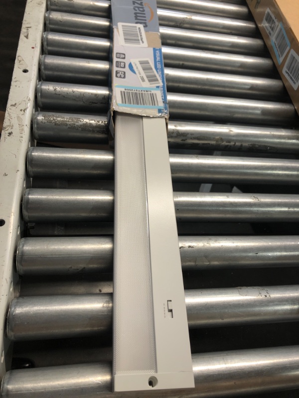 Photo 1 of ***(NO RETURNS OR REFUNDS/ FOR PARTS ONLY/ MISSING PARTS)***
Leetdud LED Under Cabinet Lighting Hardwired or Plug in, 32 Inch 16W, Dimmable 5 Color 2700K/3000K/3500K/4000K/5000K, Linkable Eyes Care Design Counter Lights for Kitchen, Sink, ETL Listed, Whit