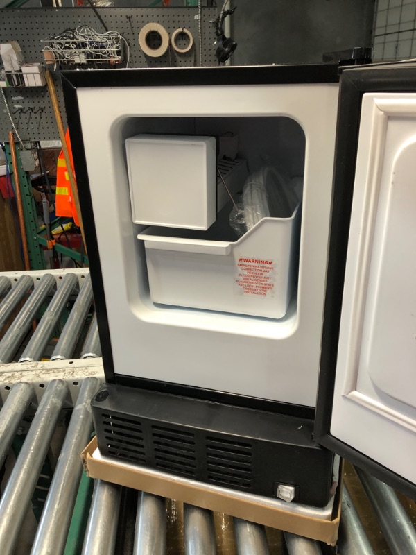 Photo 1 of ***DAMAGED - SEE COMMENTS***
Whynter UIM-155 Stainless Steel Built-In Ice Maker