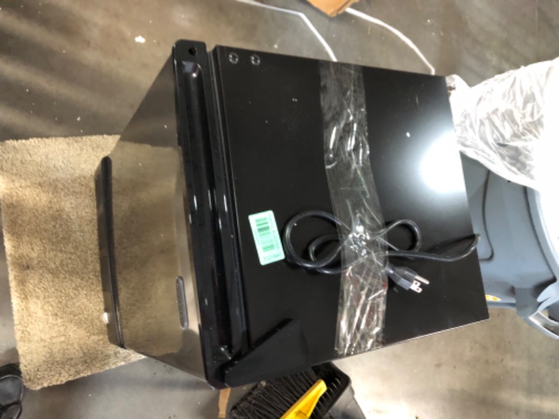 Photo 1 of ***DAMAGED - SEE COMMENTS***
Whynter UIM-155 Stainless Steel Built-In Ice Maker
