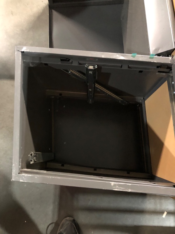 Photo 1 of ***TRUCK/TRAILER PICKUP ONLY - FOR PARTS ONLY - MAJOR DAMAGE - SEE COMMENTS***
Lorell Fortress Series 45-1/2" Right Single-Pedestal Desk, 29.5" Height x 45.5" Width x 24" Depth